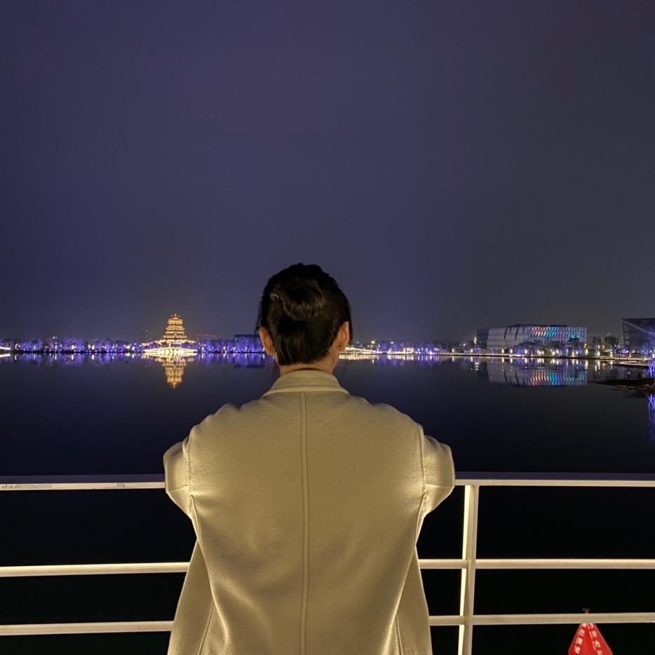 微笑只是表情与快乐无关！