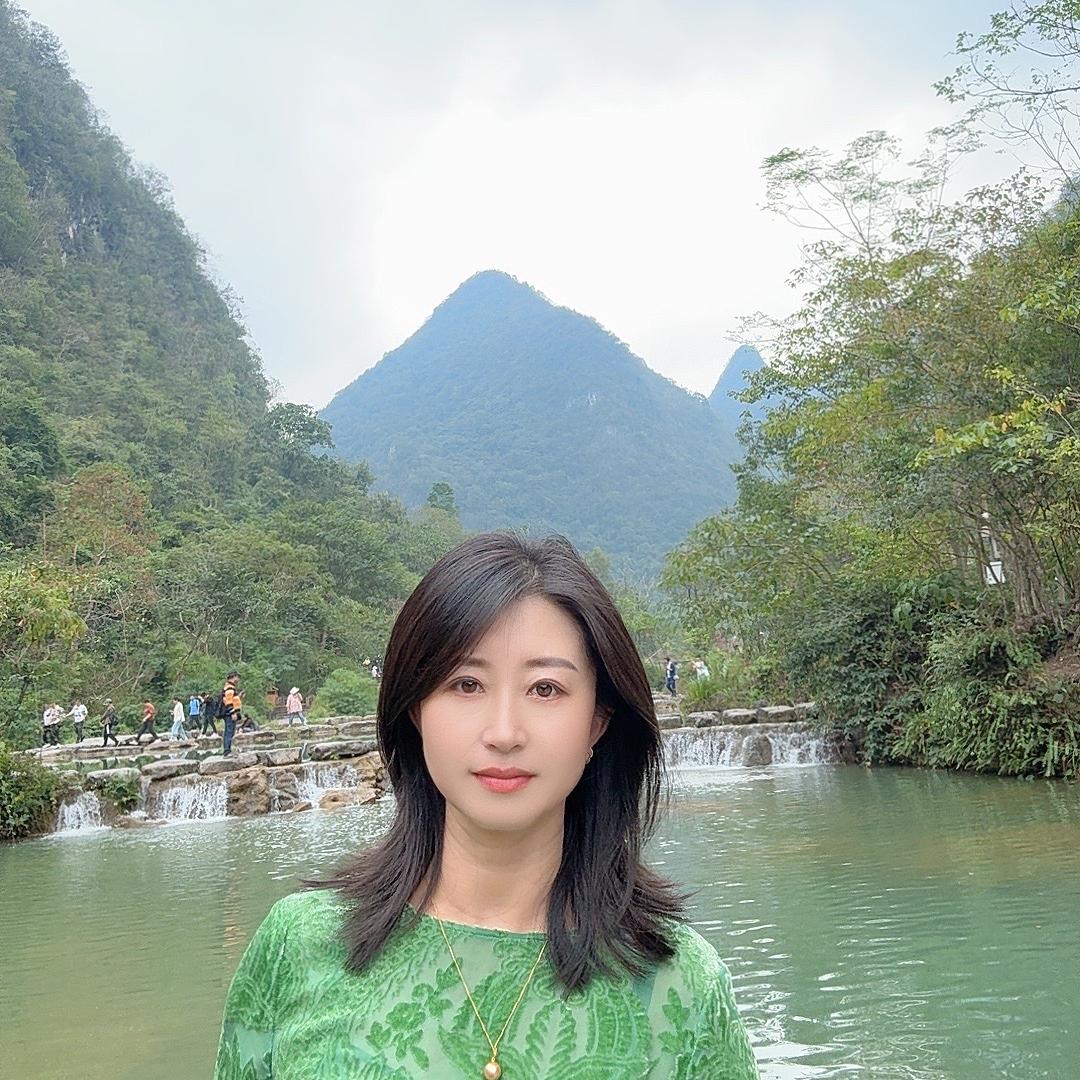 隆阳区圣熠服装店