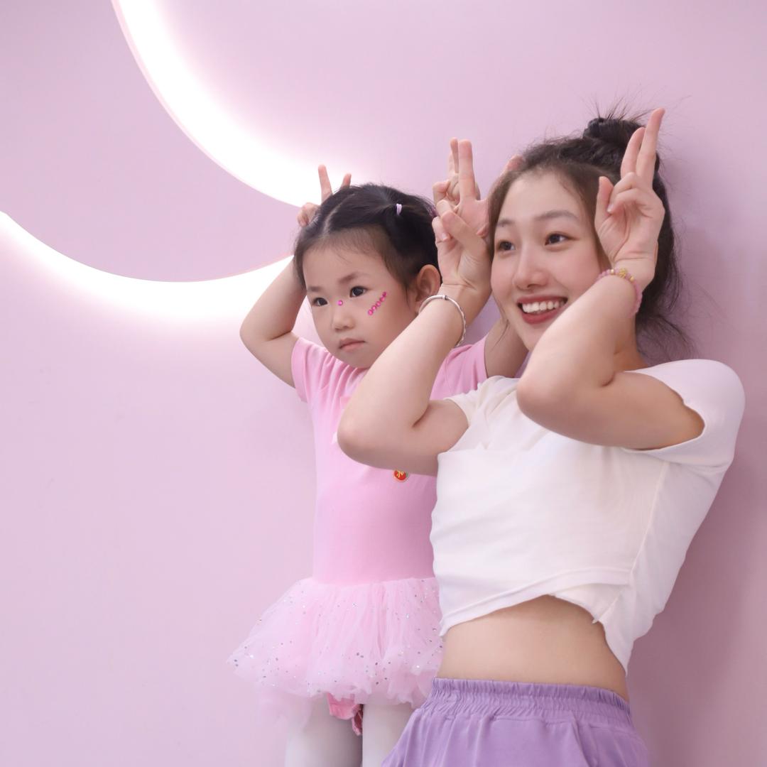 艺甜舞蹈-草莓老师