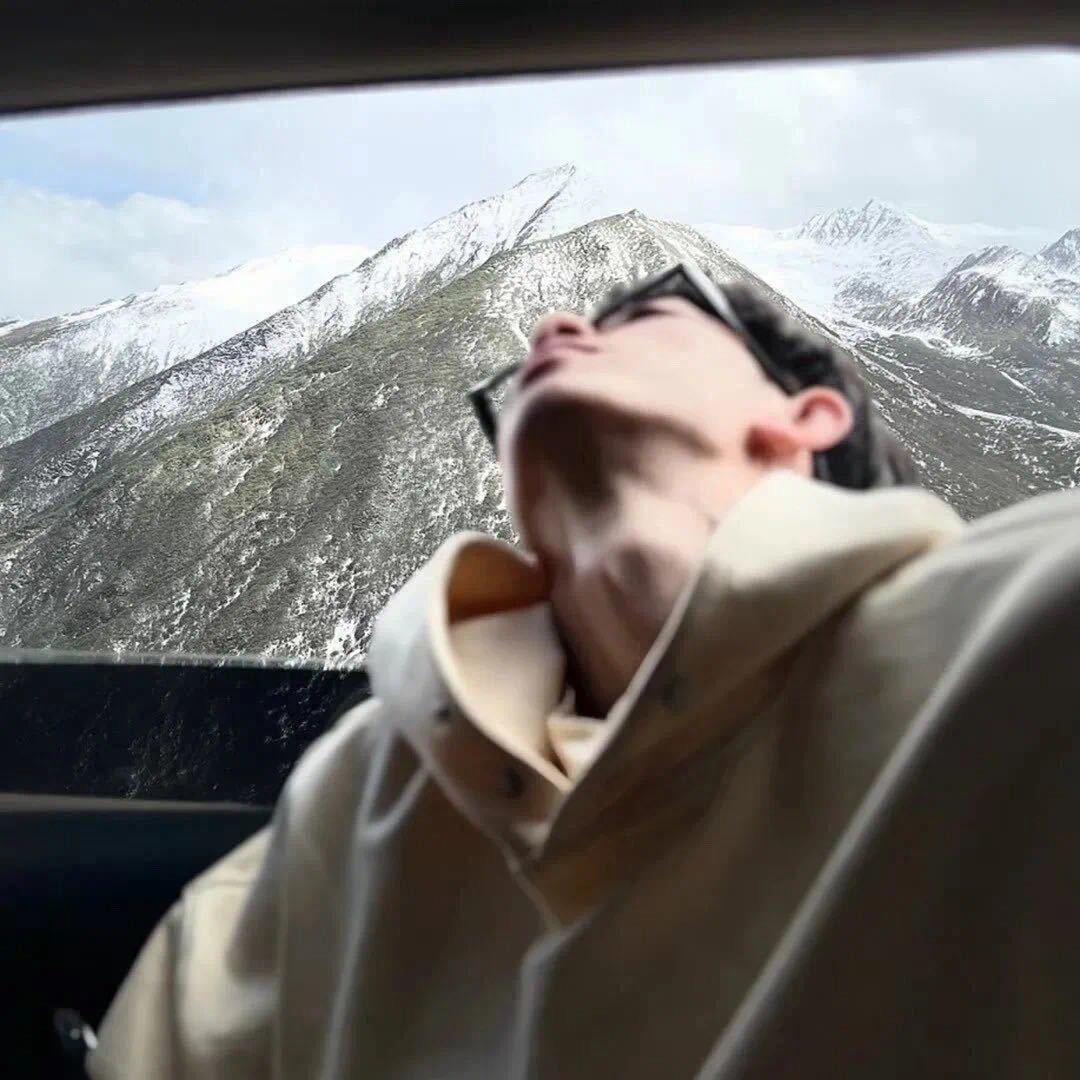 你怎么呆呆的啊！