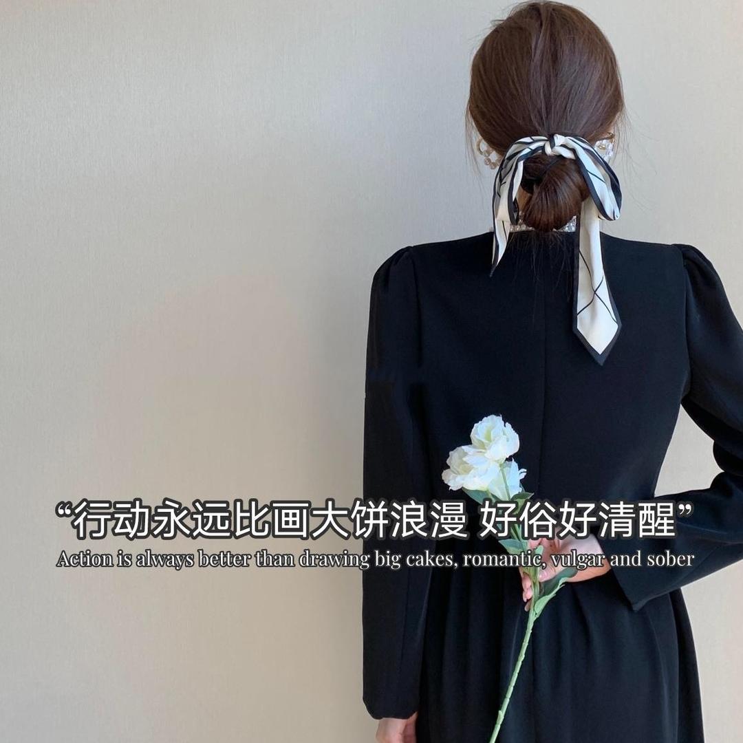别人牵小手,我牵大傻狗