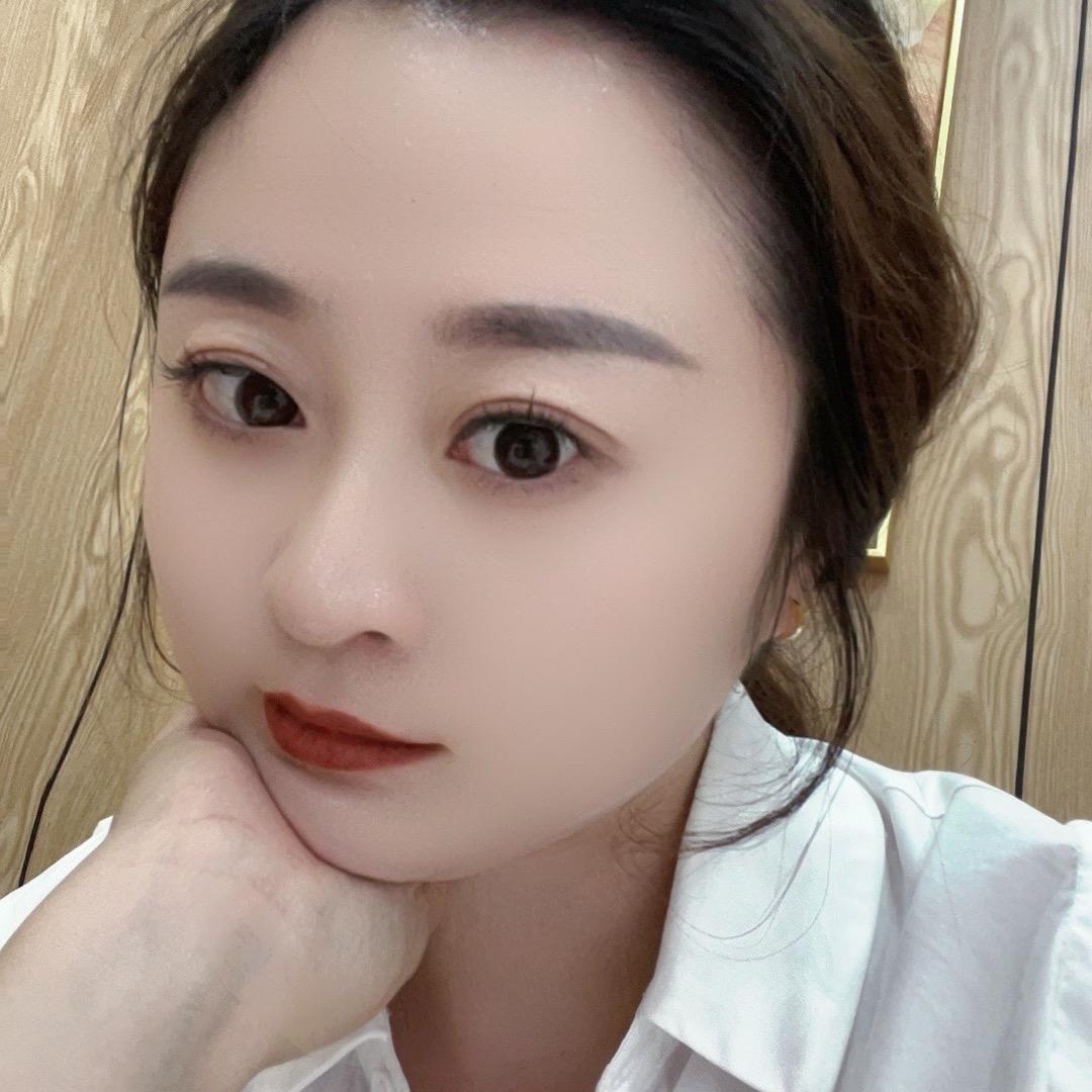 冠县Miss寇轻舍女装