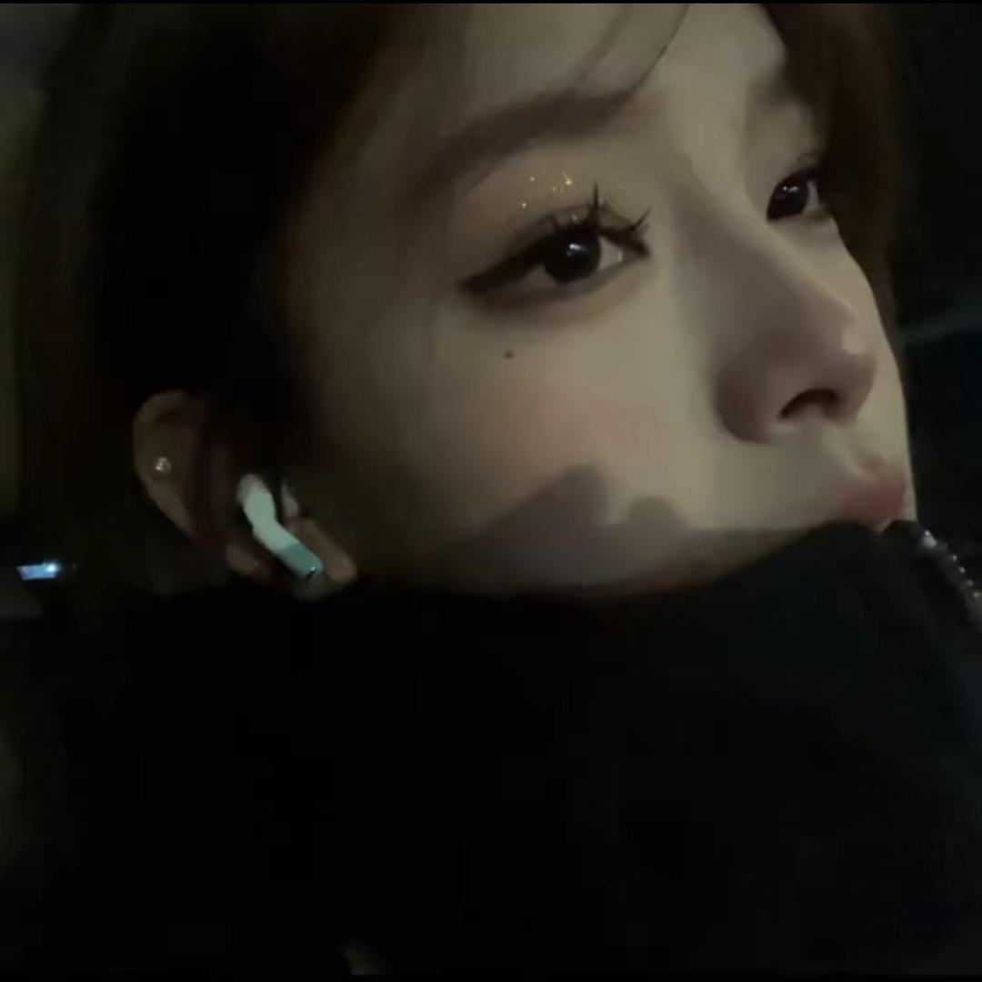 小苹爱吃香菜🖤