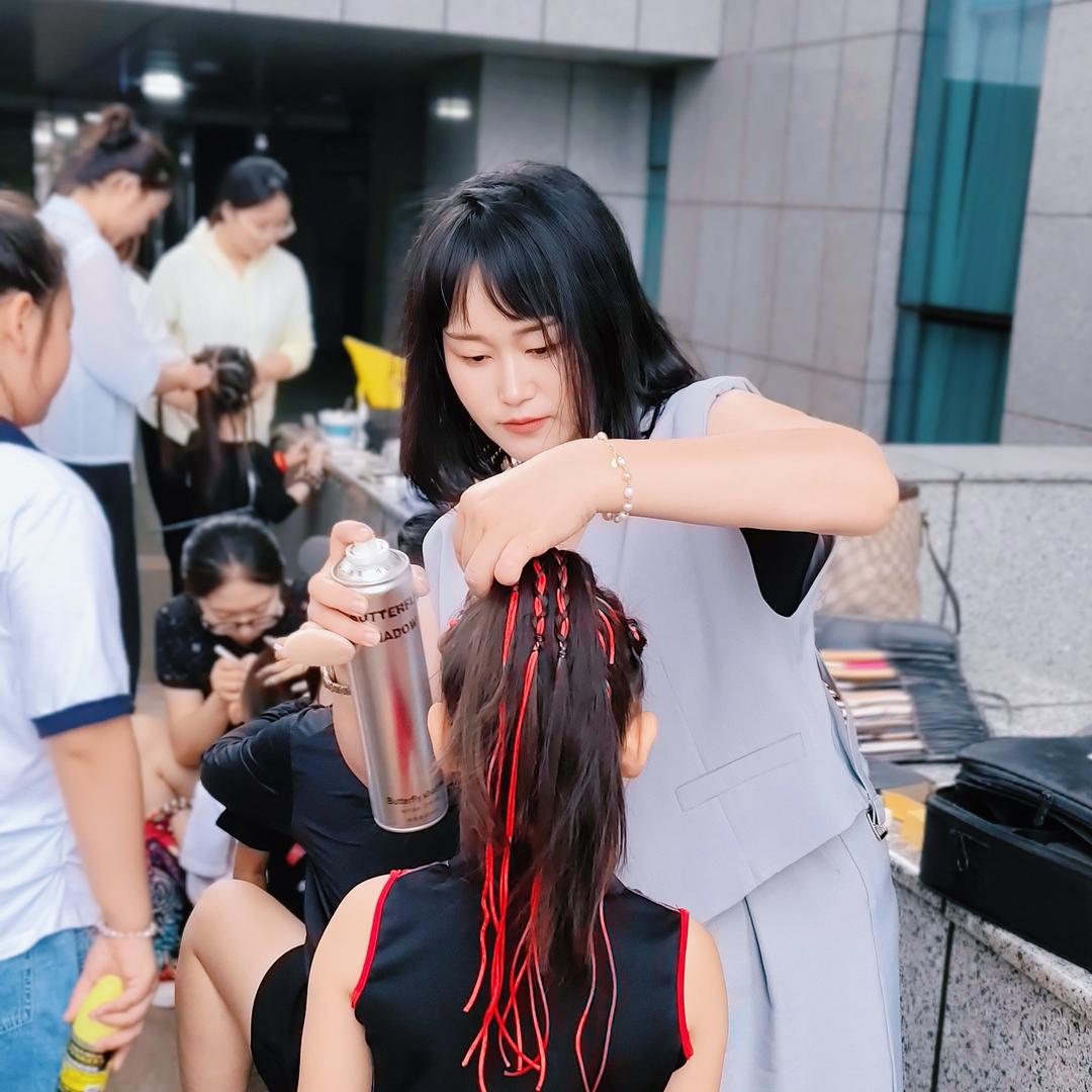 懿婚纱·化妆师·亚丽