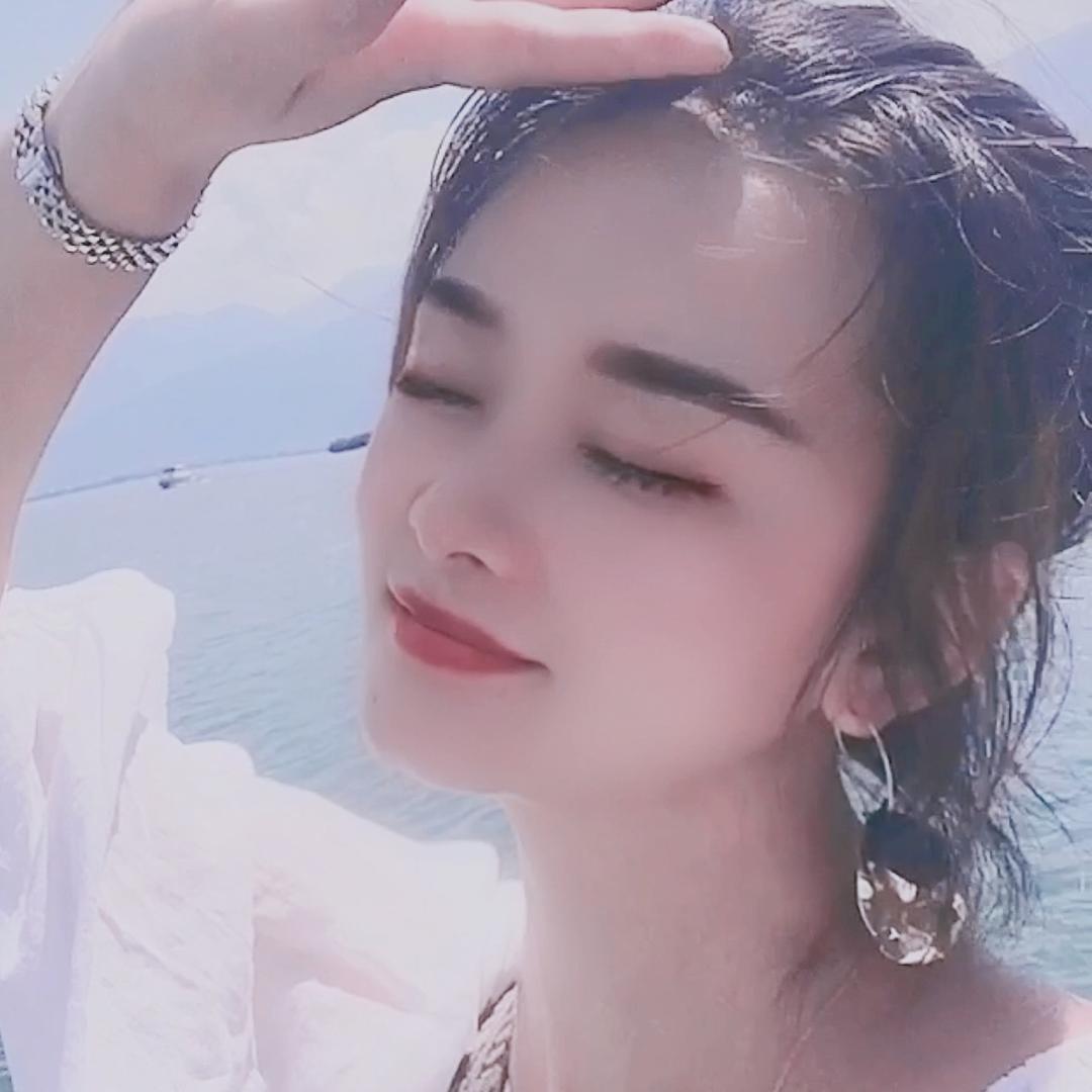 汐颜.