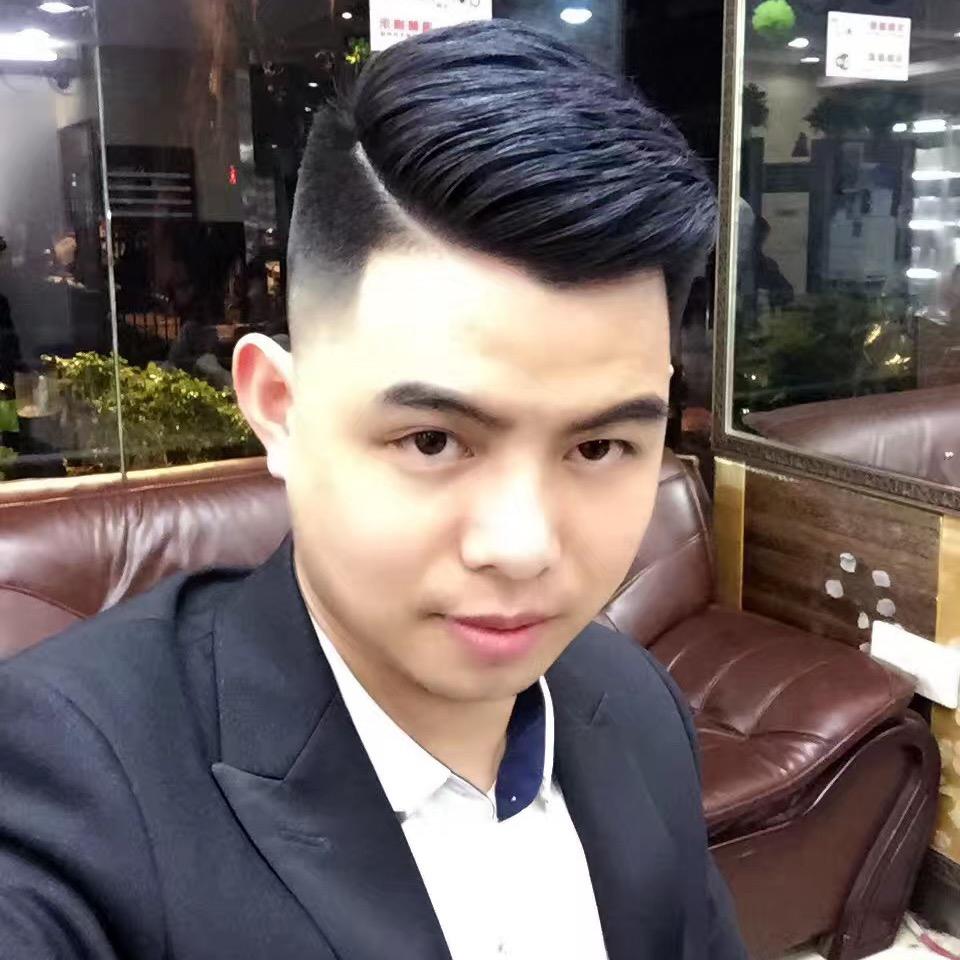 已满十八岁