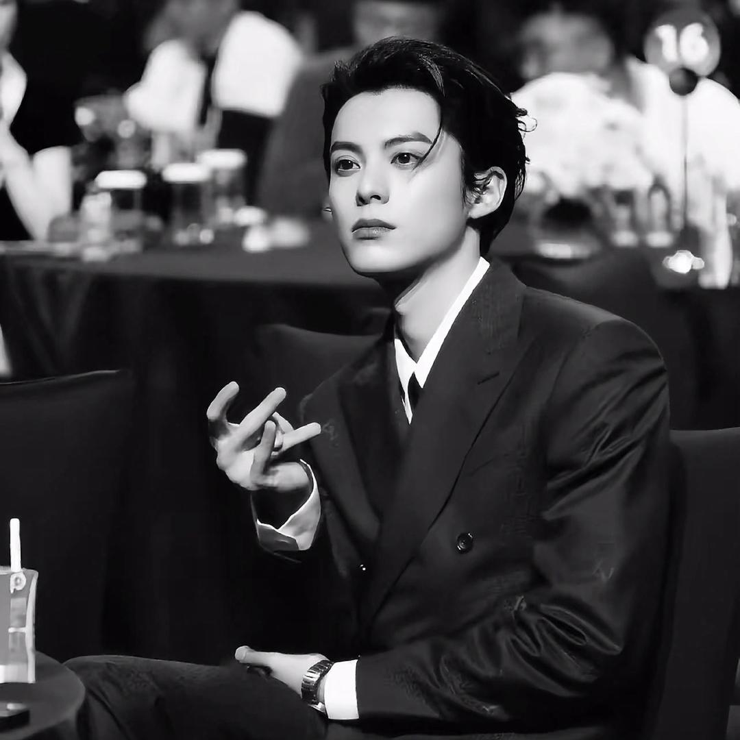 爱搞头发的小孩哥 oimg