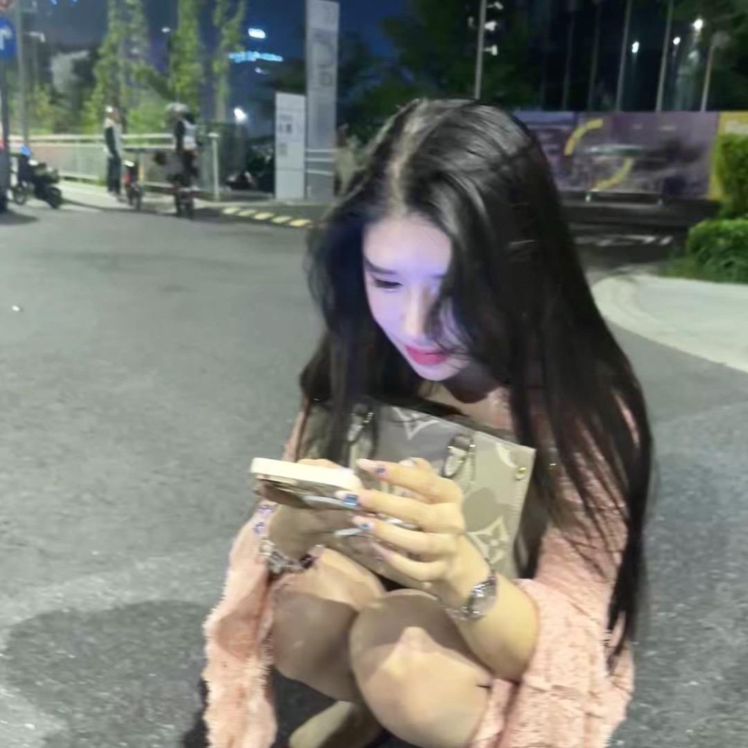 是小小的你