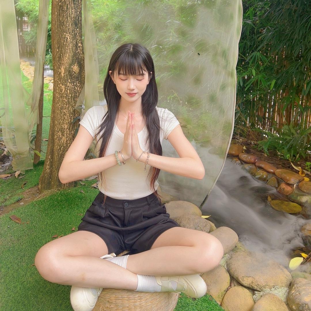 ^应有静有^
