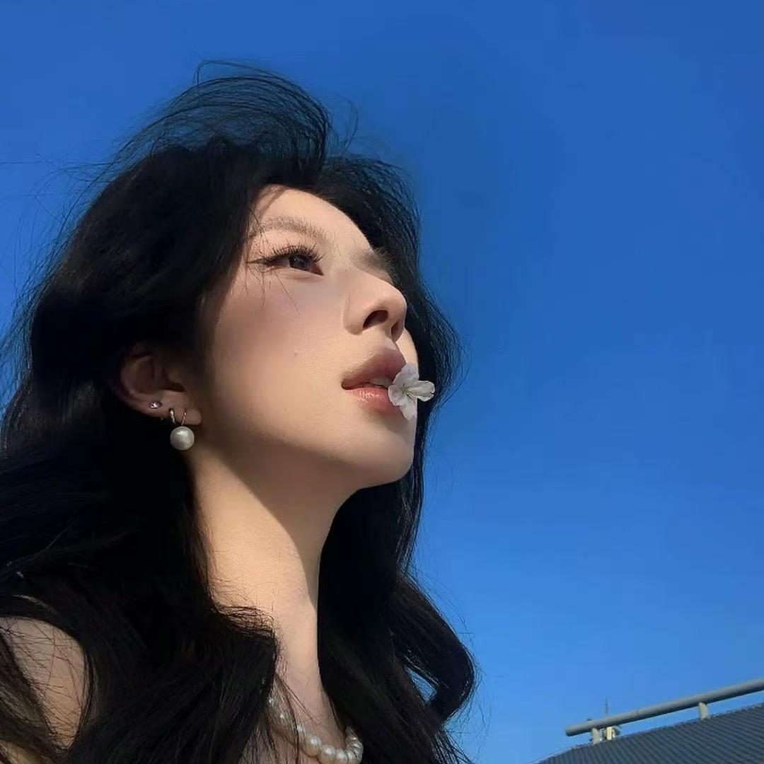 艾蜜莉.