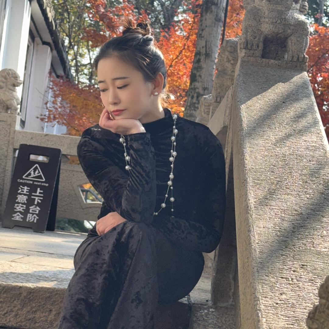 抬头看多耀眼的阳光