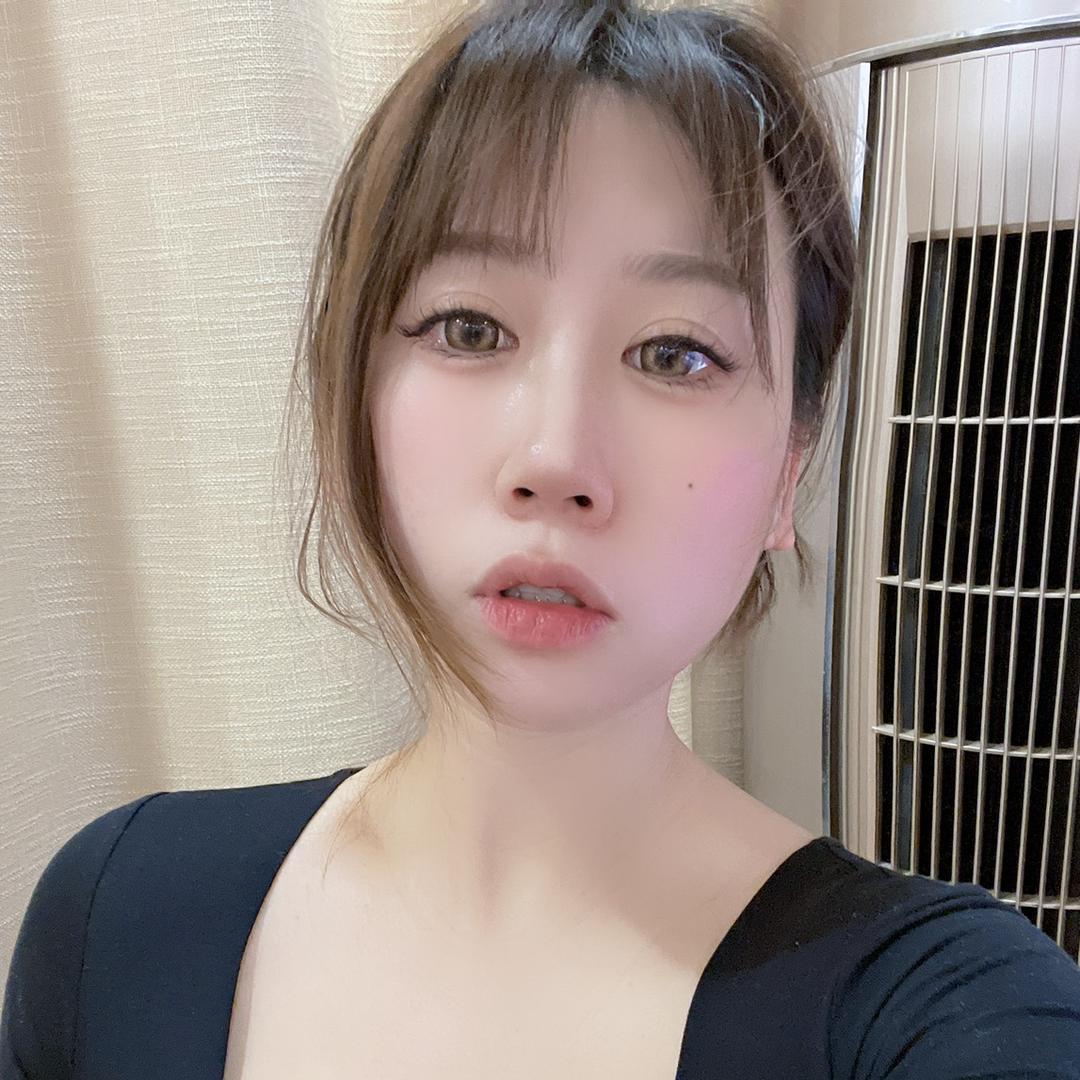 🐰 Angela 🐰