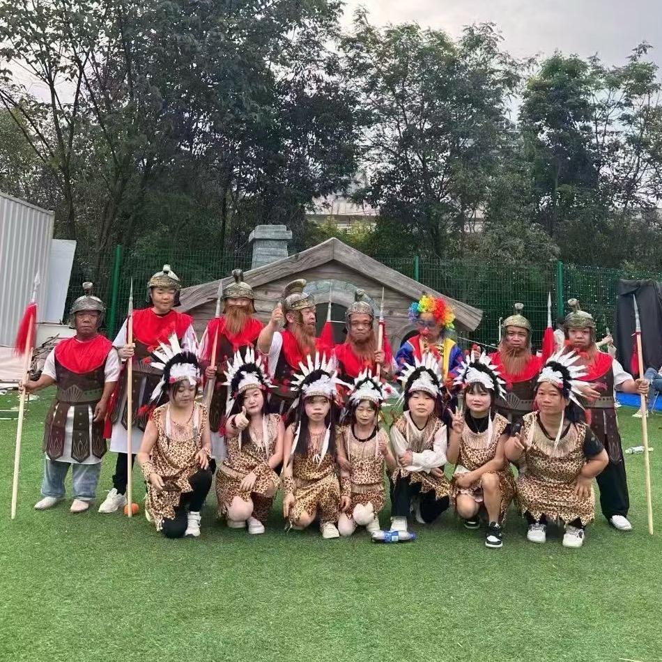 小矮人演艺团队章小安