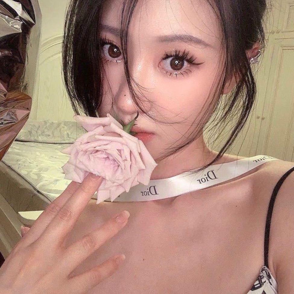 977