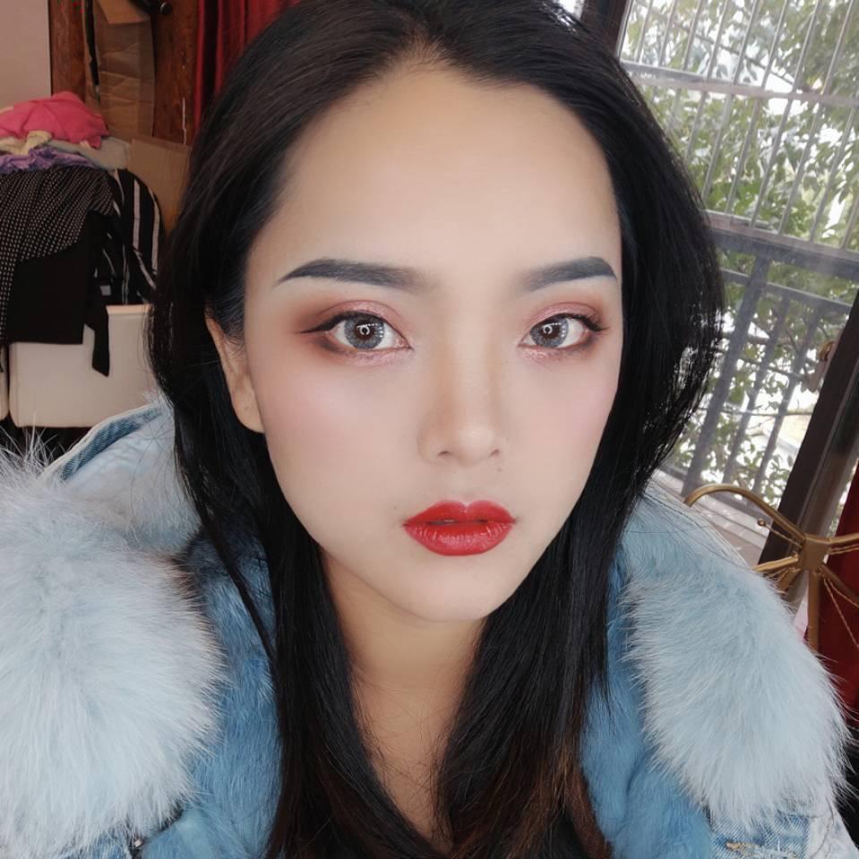画眉毛的朱莉