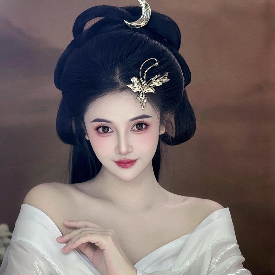 吃着凉皮想火锅烧烤把自己吃撑的家伙