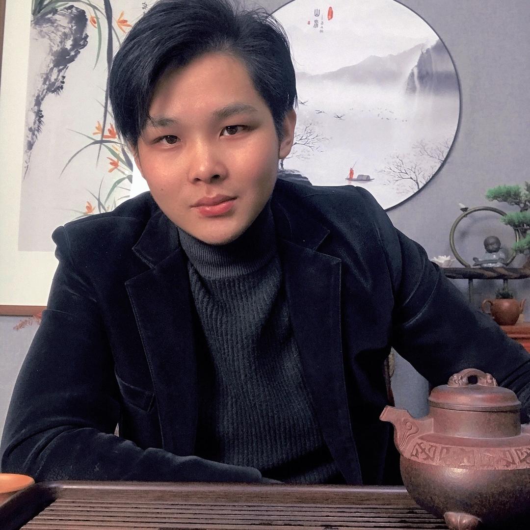 孟 先 森。