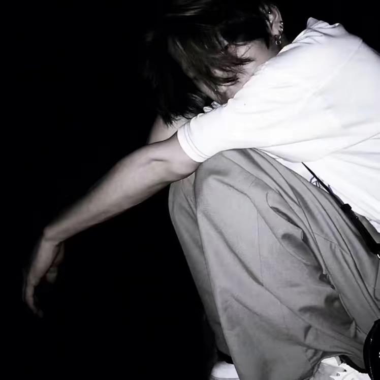 彳亍