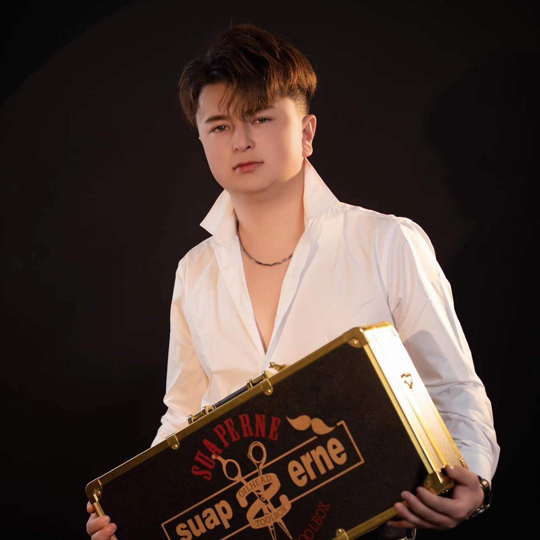 高级发型师 (ДвLiz) ♠️