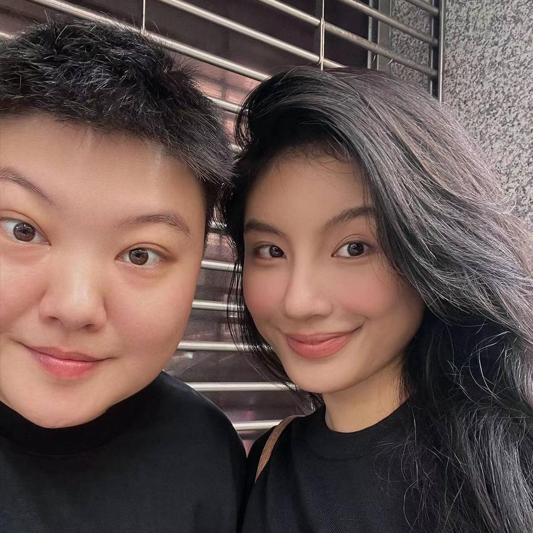 梁夜穿搭同款bot