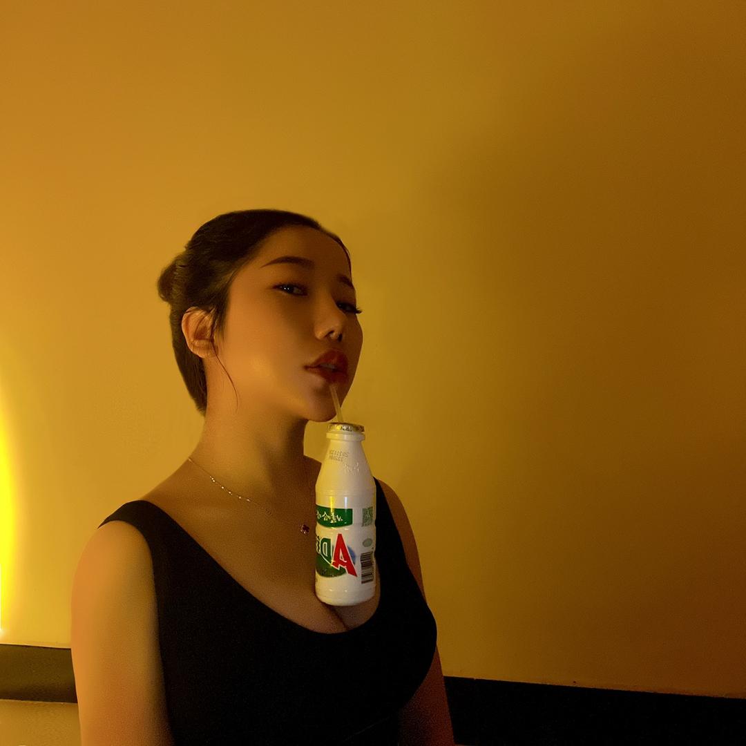 阿婷.景洪今.日女装