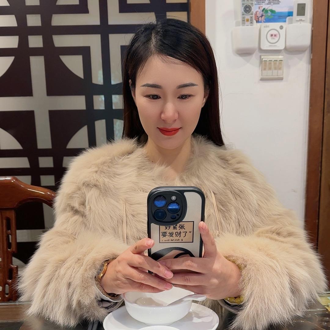 在广东做课桌椅午休椅礼堂椅的兰儿