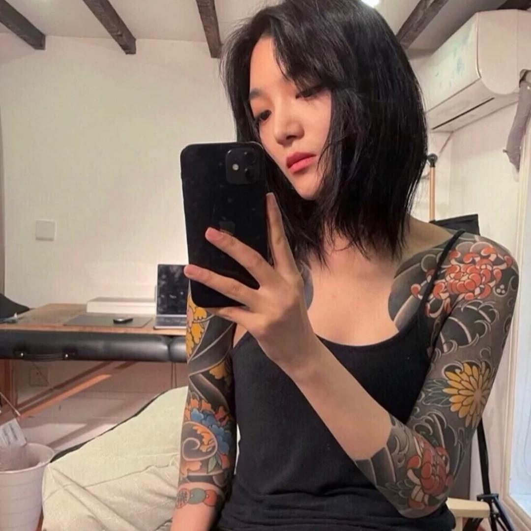 社恐的小美.