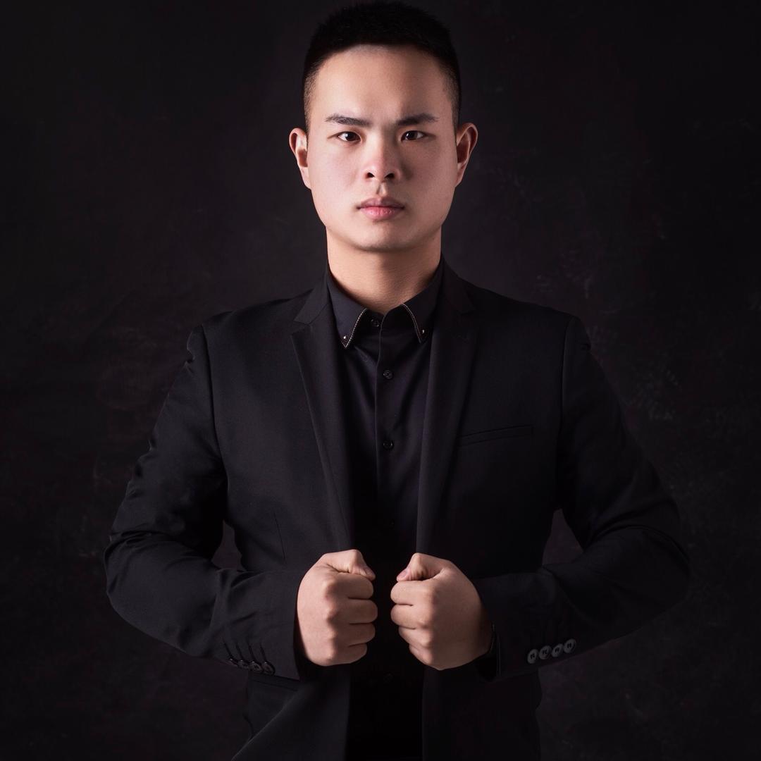 在周口教武术的史教练