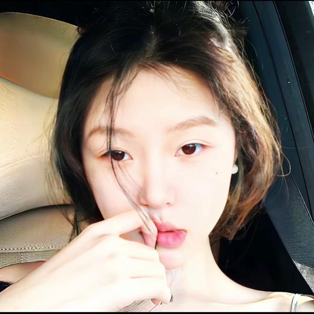 美女emo了
