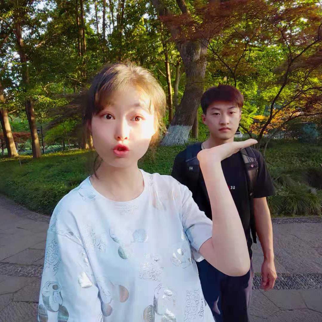 会运营的小两口