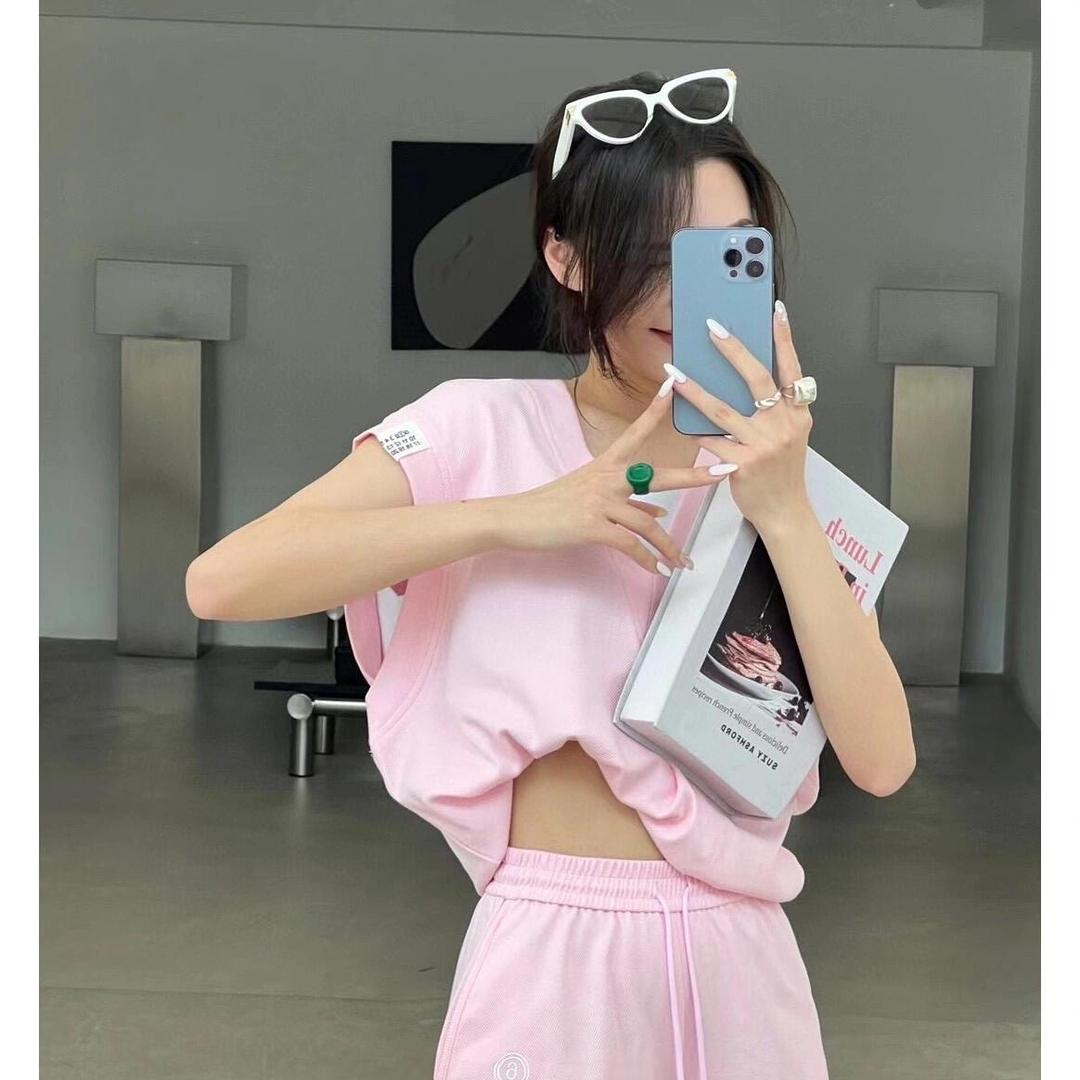 MQ九江曼琪设计师款女装集合店
