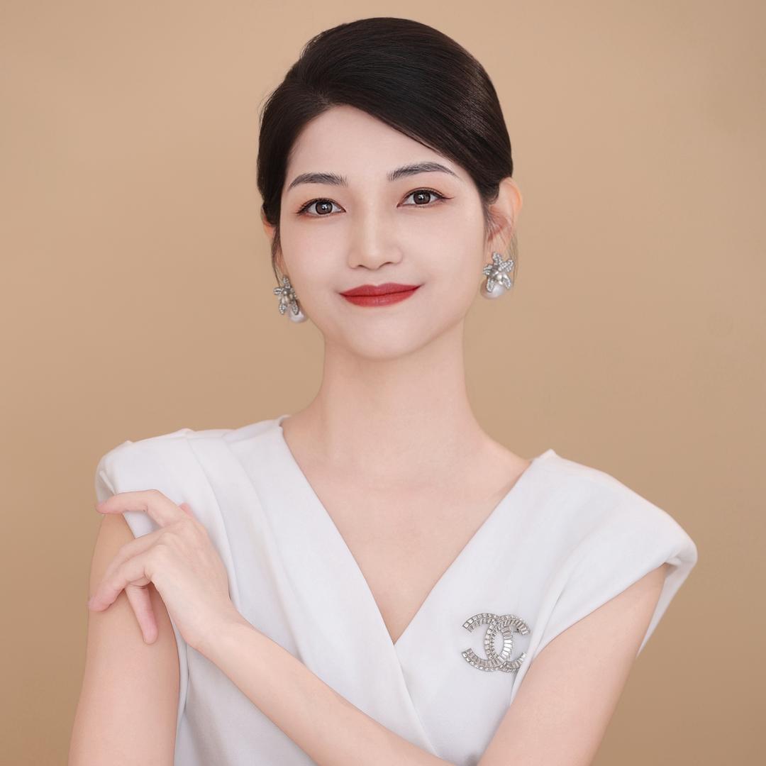 迪拜房产陈小春-德西亚团队