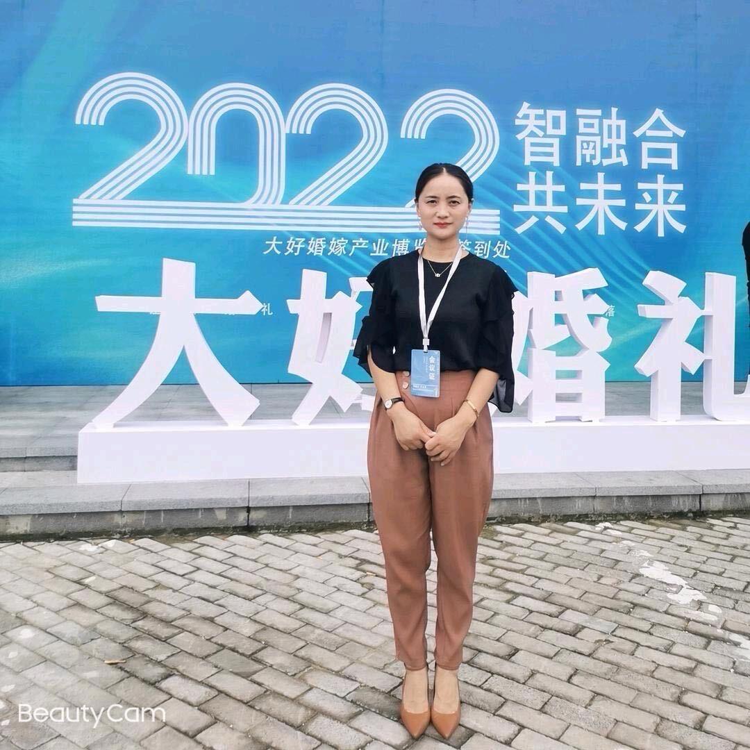 在黄麓镇做婚礼的玲姐