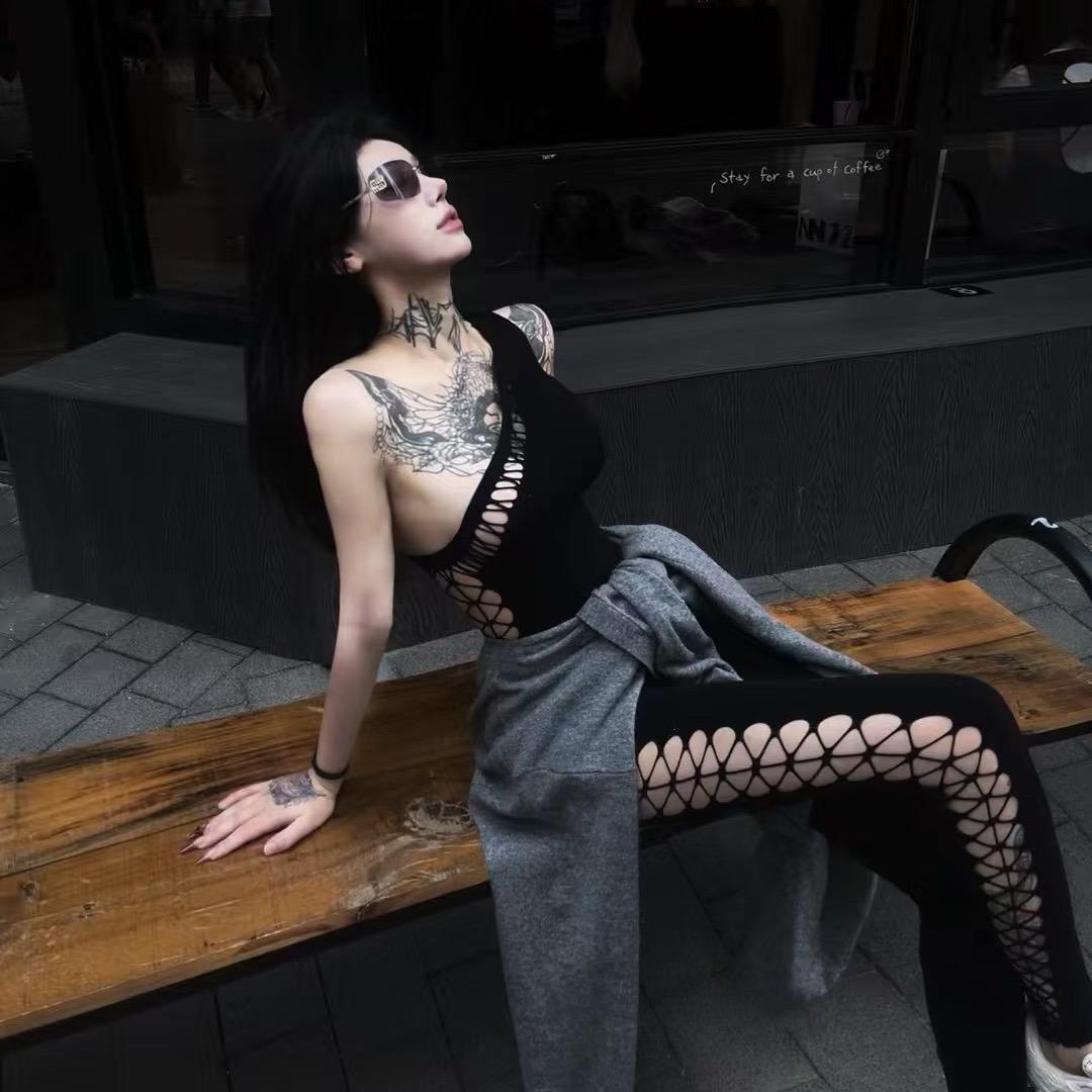 ⠀ ⠀⠀ ⠀  ⠀    妤.