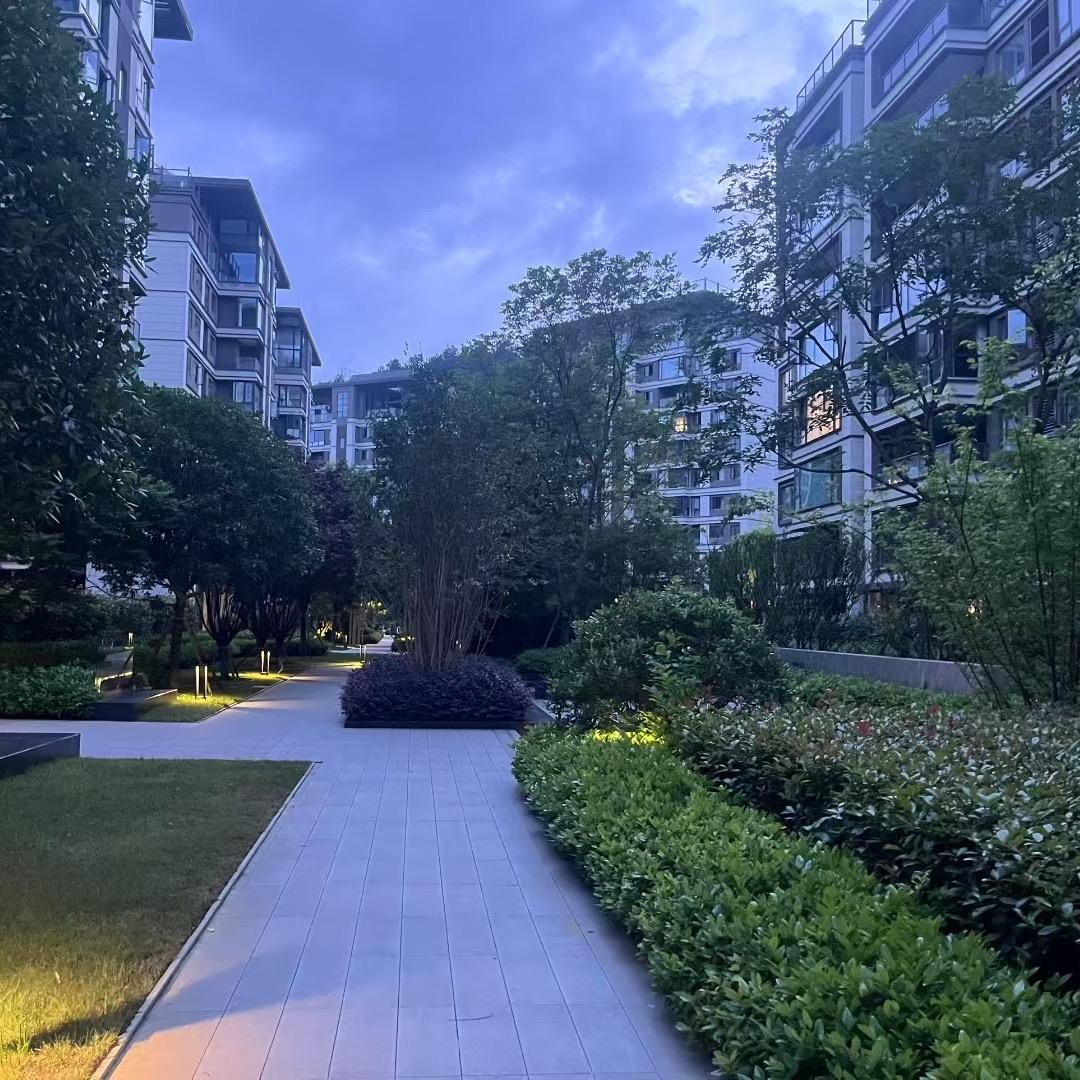 （贵阳小唅妹）