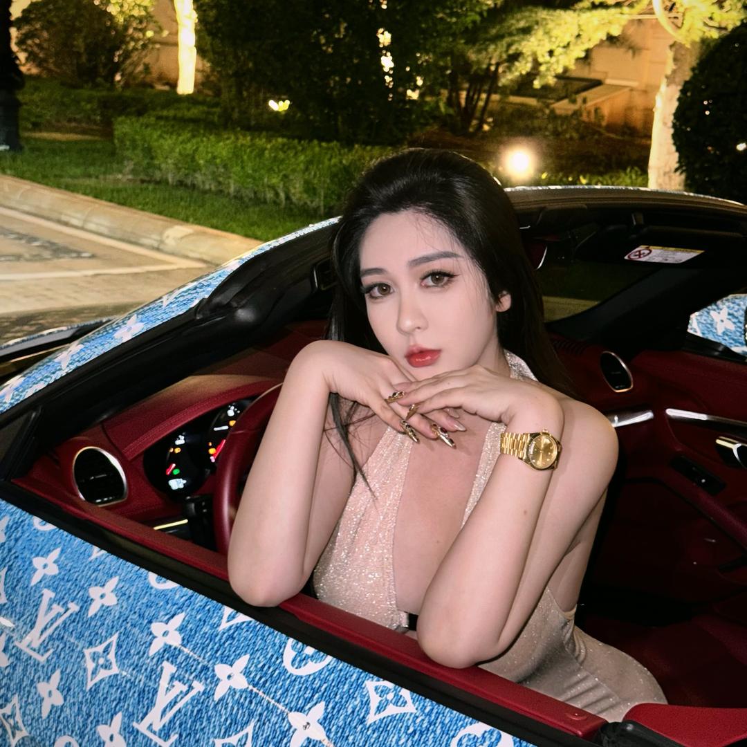 瑶瑶摇摇摇w