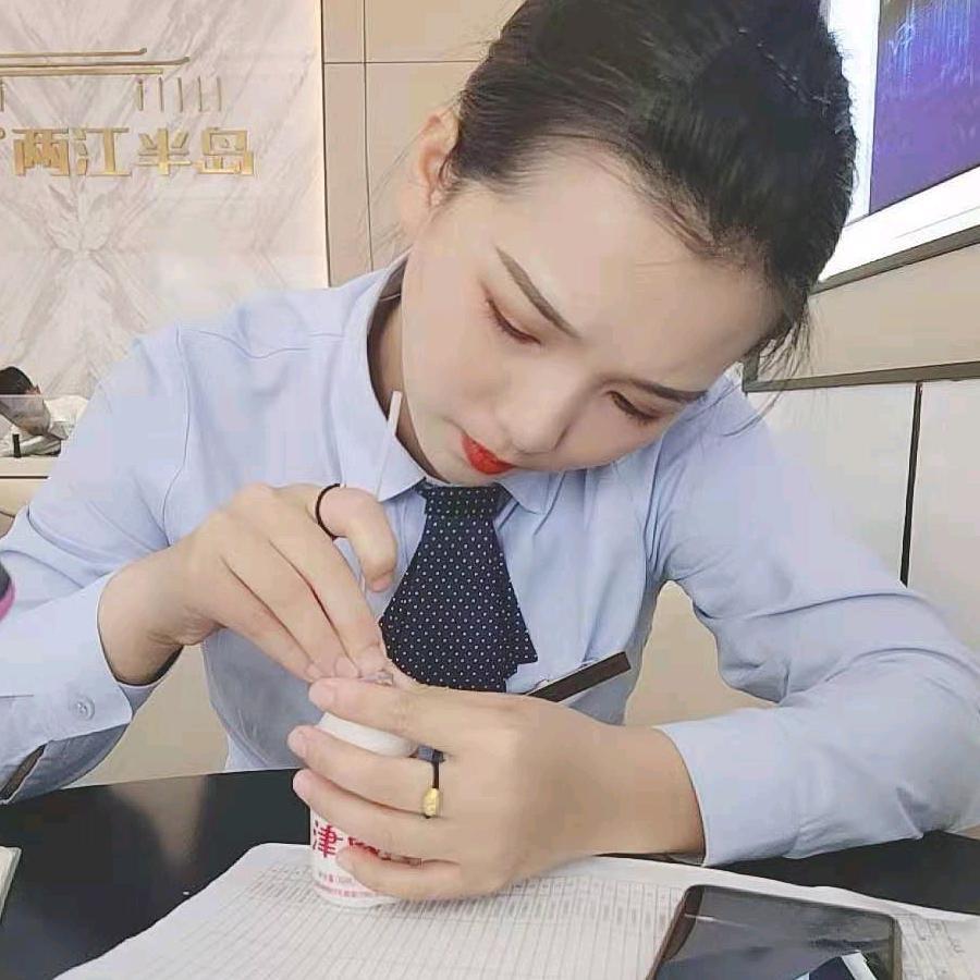 卓婷。