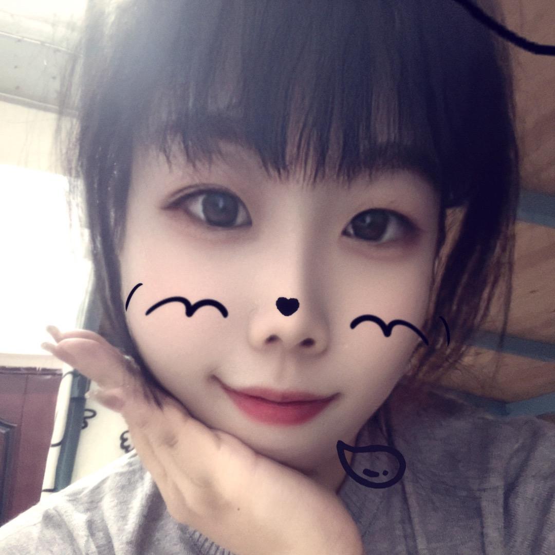 嘴角的笑丶掩饰心里的伤