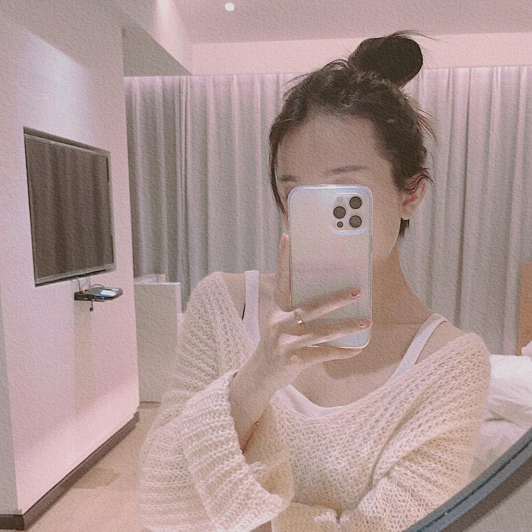 Ava_