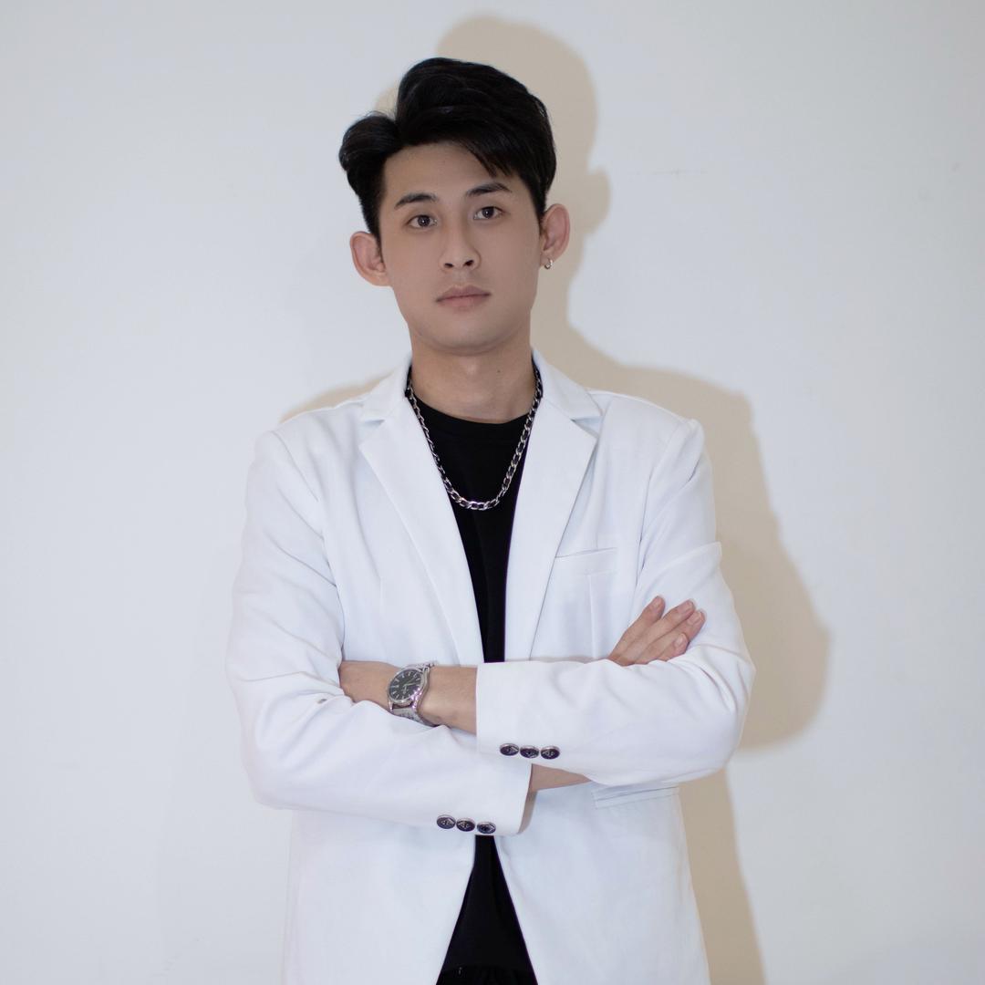 威美酒吧订台人总监啊伦