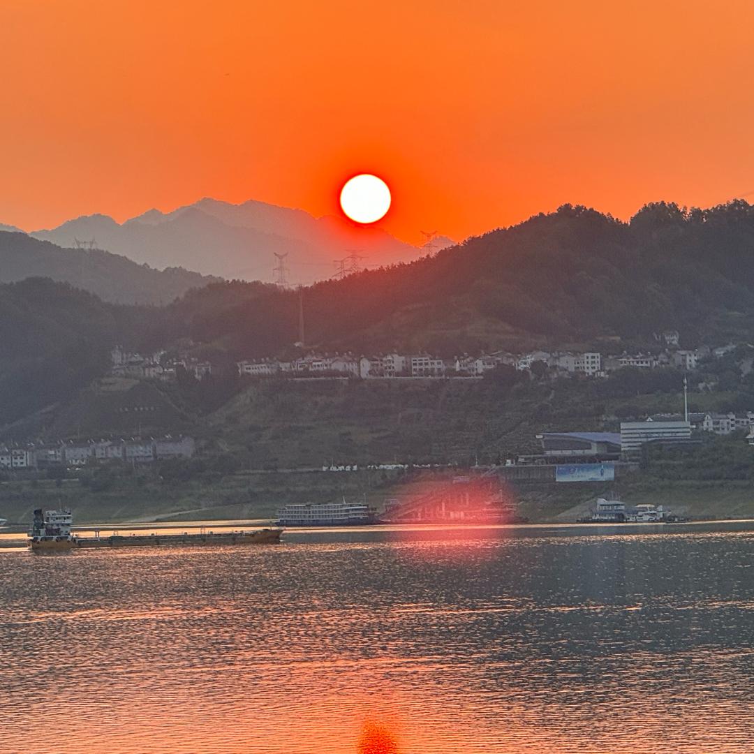 有点  田