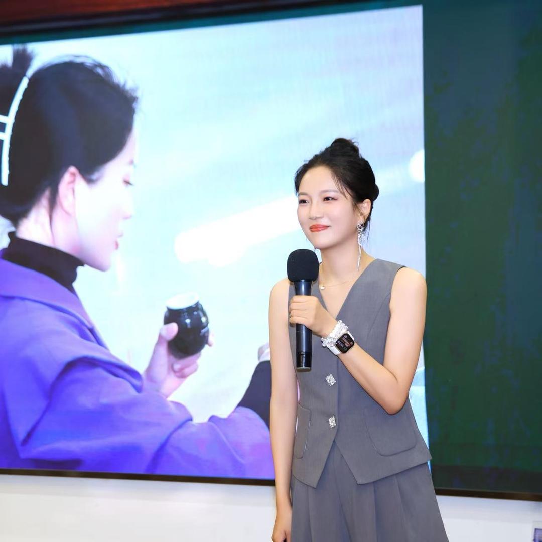 盈和美业羽凰（秀儿）