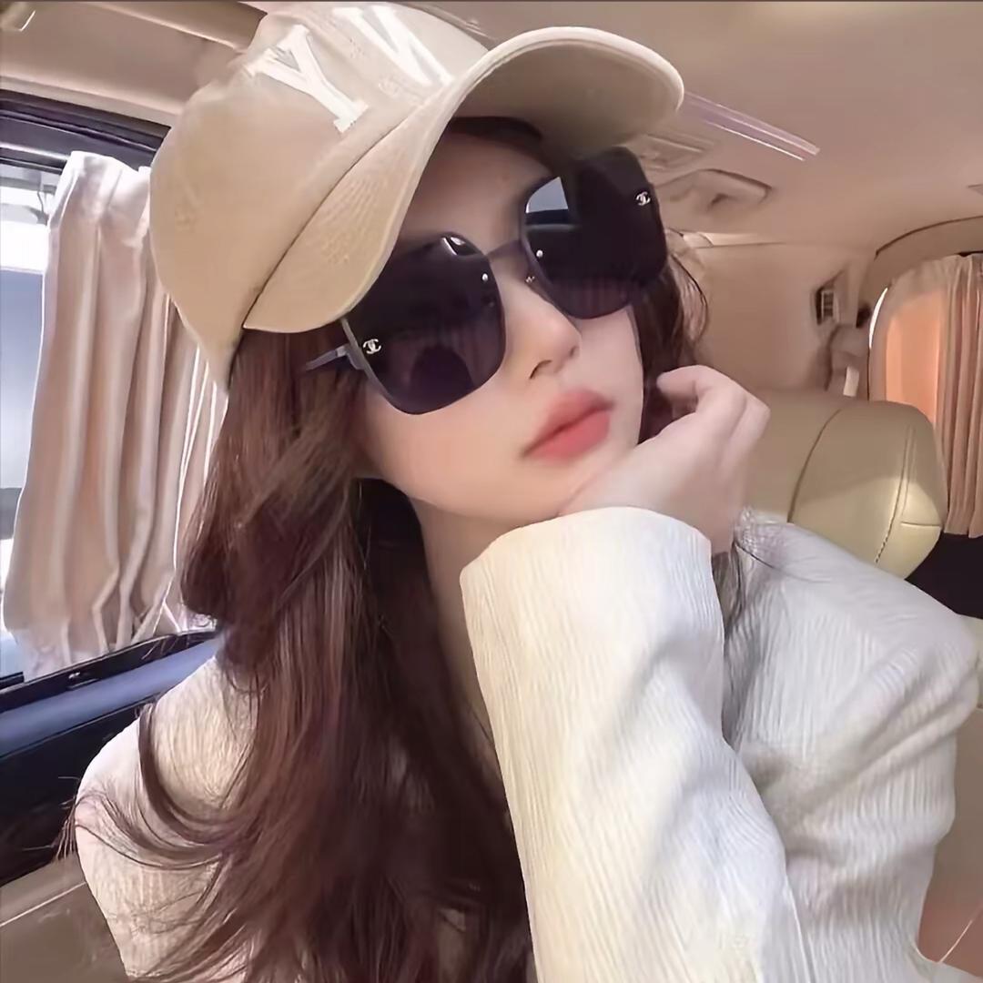 开奔驰的小仙女