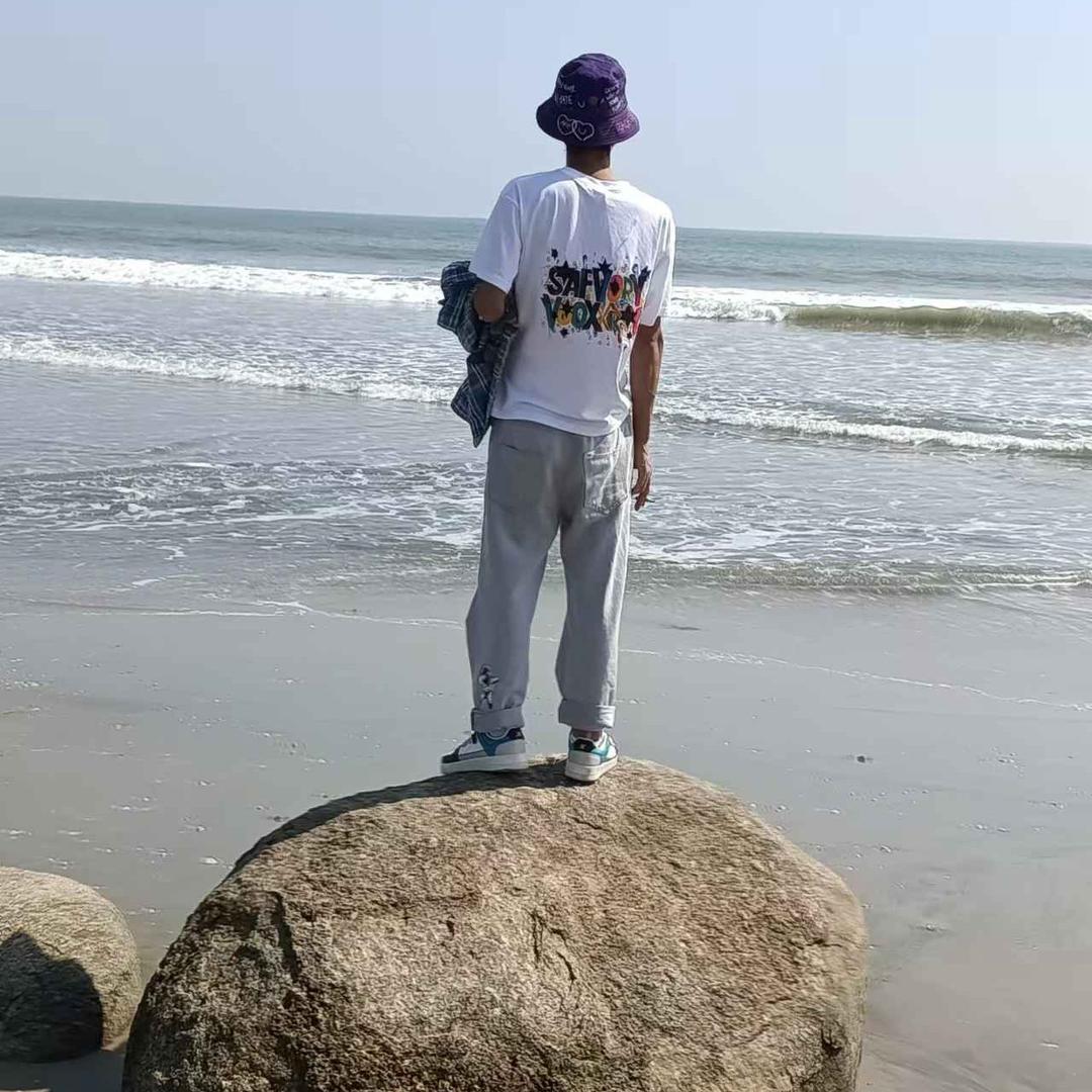 小东西还挺凶，奶瓶给你打掉🍼