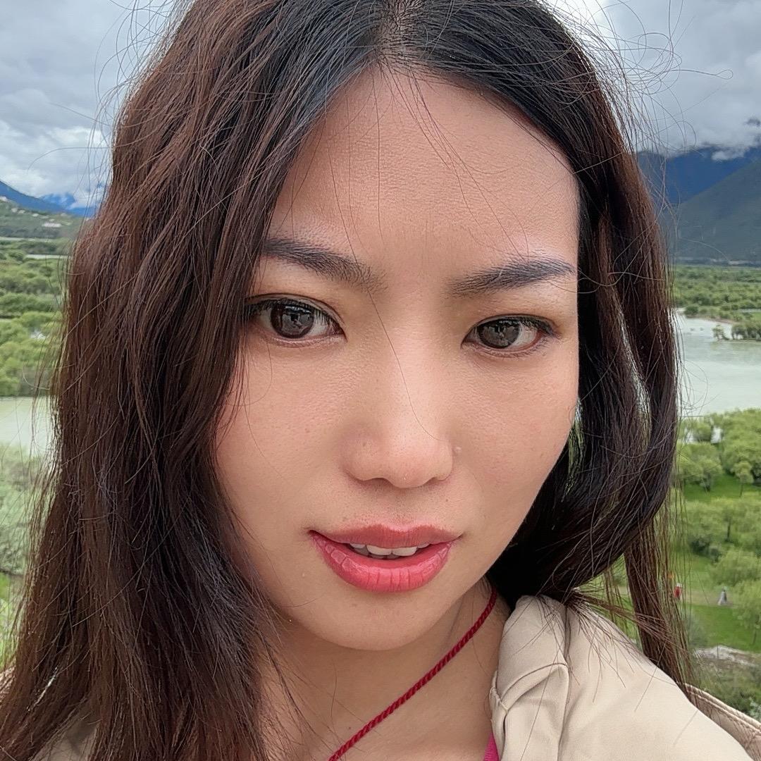 一见你就笑。。。