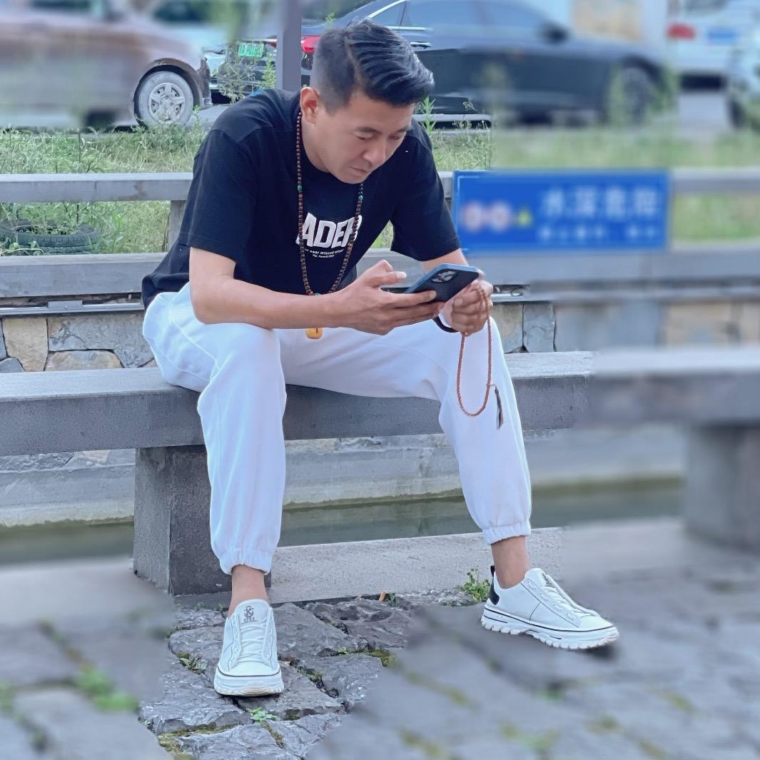本默👣