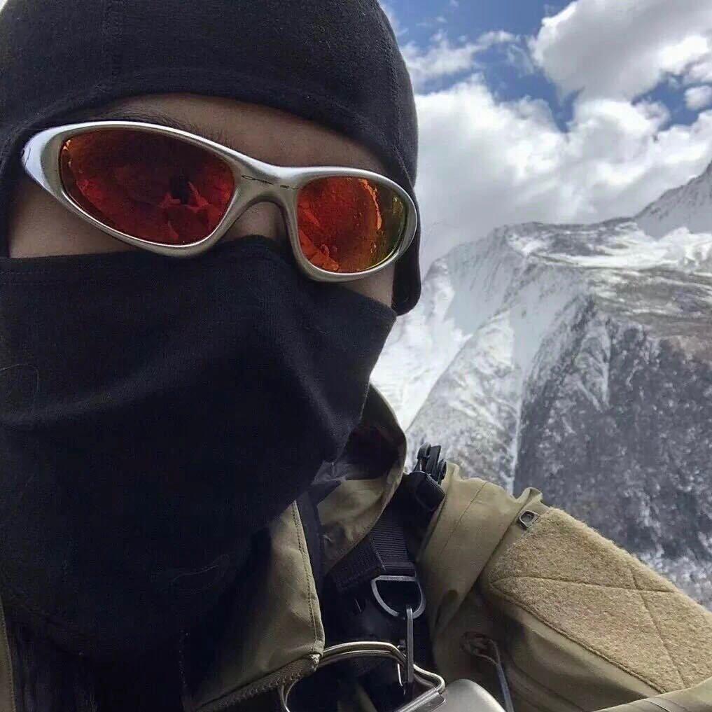 相見時難別亦難.