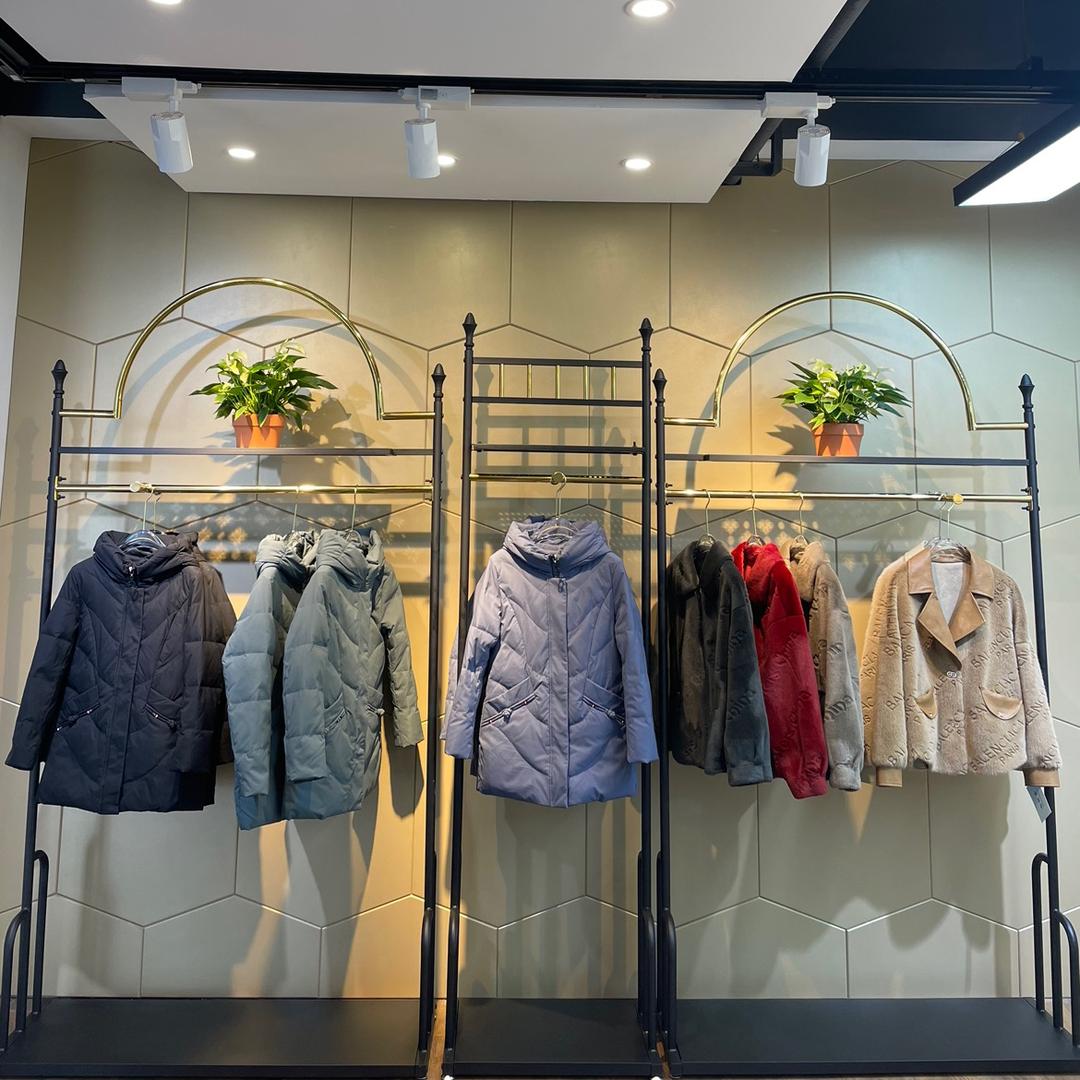 @洪利服装工厂店