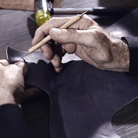 老师傅手作男包工厂