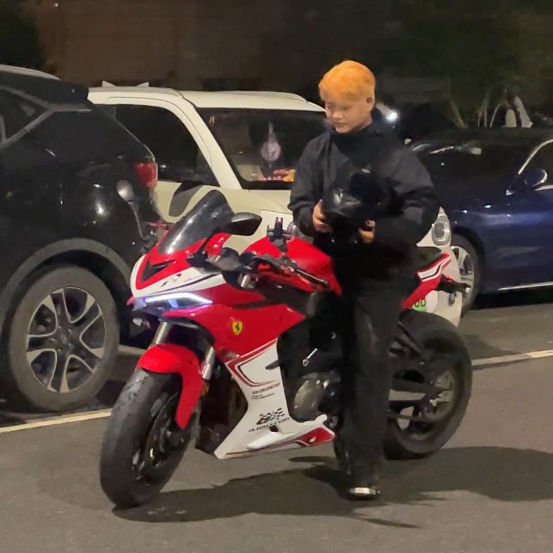 崇艺造型（环球港店）—Seven